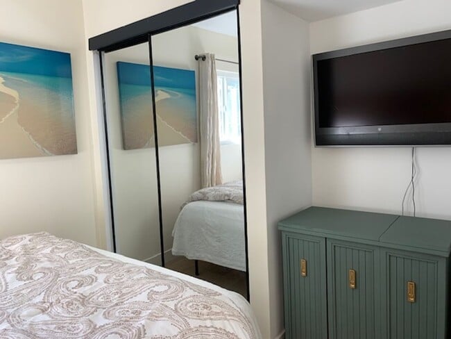 Building Photo - Coastal Living at Its Best | 3 Bed + 2 Bat...