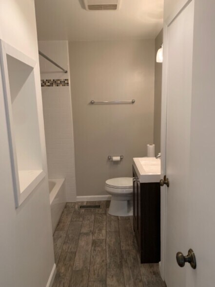 Building Photo - 528 Adrienne Dr