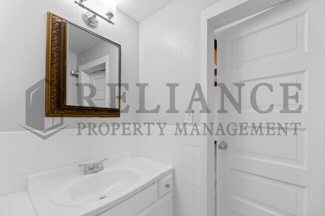 Building Photo - 3325 Victor Pl