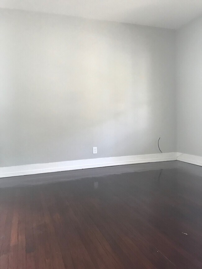 Building Photo - 211-211 Blake St