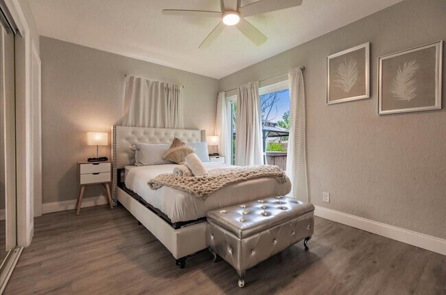 Building Photo - 422 Phippen Waiters Rd