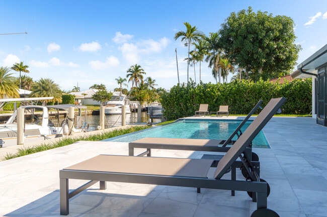 Building Photo - 273 Tropic Dr