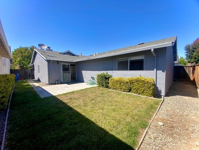 Building Photo - Homey 3-Bedroom 2-Bathroom Home for Rent -...