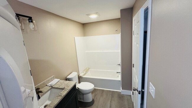 Building Photo - 7 Charles St