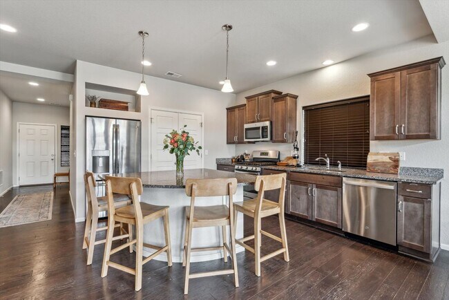 Building Photo - Beautiful 3 bedroom, 3 bath home backs to ...