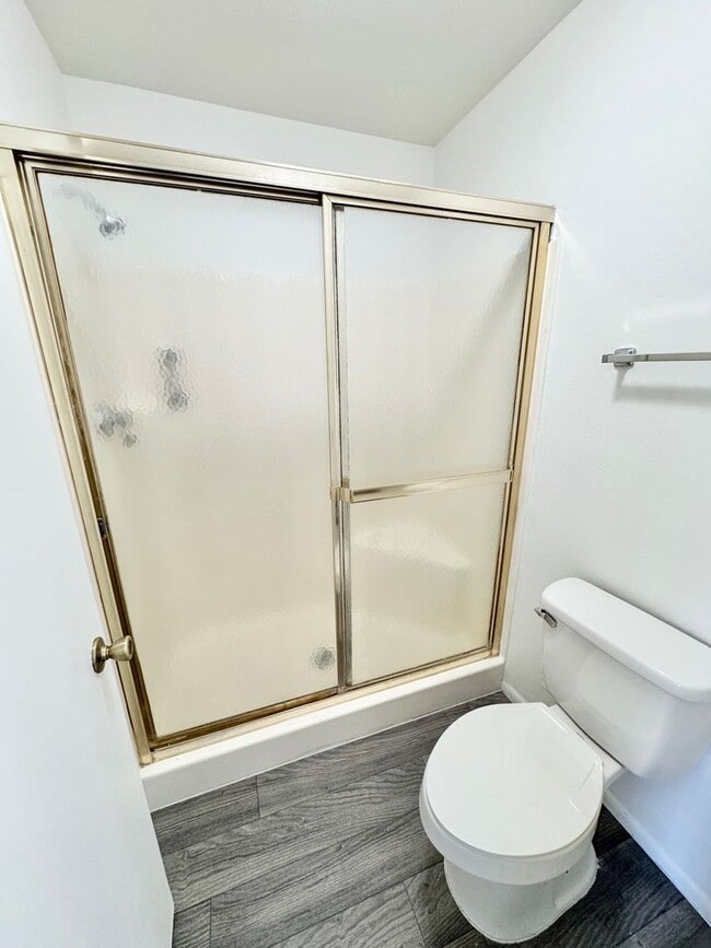 Building Photo - 2 Bedroom/2 Bath Home! Has Backyard, One Car Garage, NO HOA!