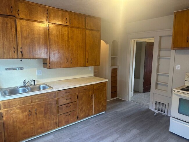 Building Photo - 2825 S Madison Ave