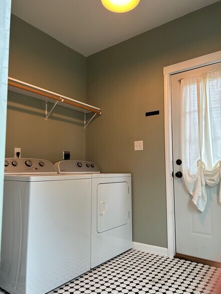 Building Photo - 801 S 4th St