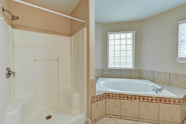 Building Photo - 2919 Crest Park Dr