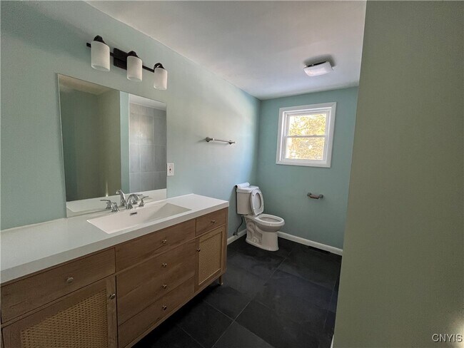 Building Photo - 7650 Commodore Cir