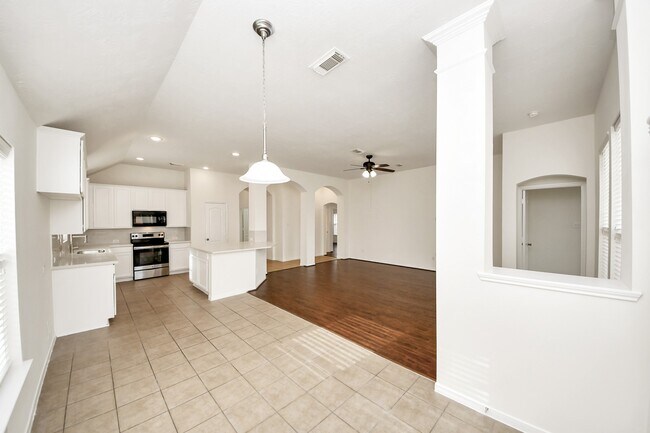 Building Photo - 19122 Mission Manor Ln