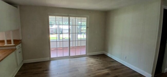 Building Photo - 710 SE 170th Ave