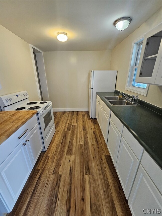 Building Photo - 127 N School St