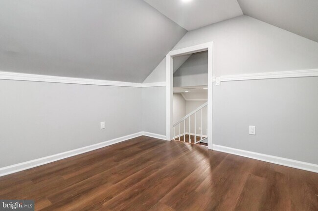 Building Photo - 6621 Hallwood Ave