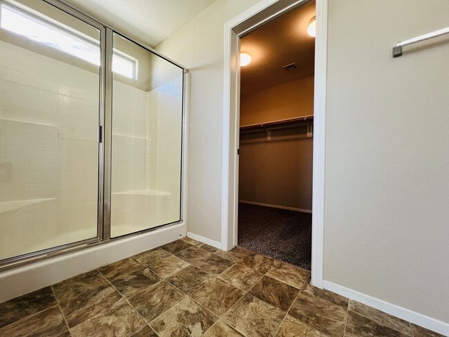Building Photo - Blue Diamond & Durango 2-story, 3 Bedroom + Den SW home ready for immediate move in!