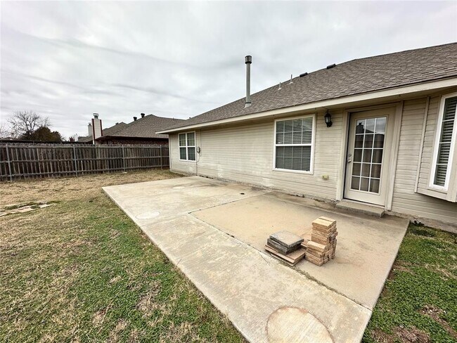 Building Photo - 6020 SE 86th St