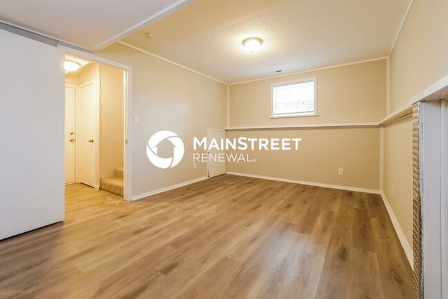 Building Photo - 3 Bedroom Pet-Friendly Home in Leavenworth, KS with Main Street Renewal
