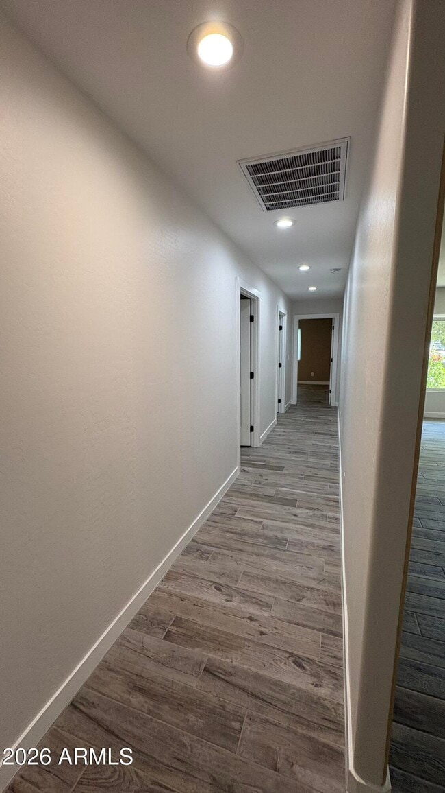 Building Photo - 4422 W Greenway Rd