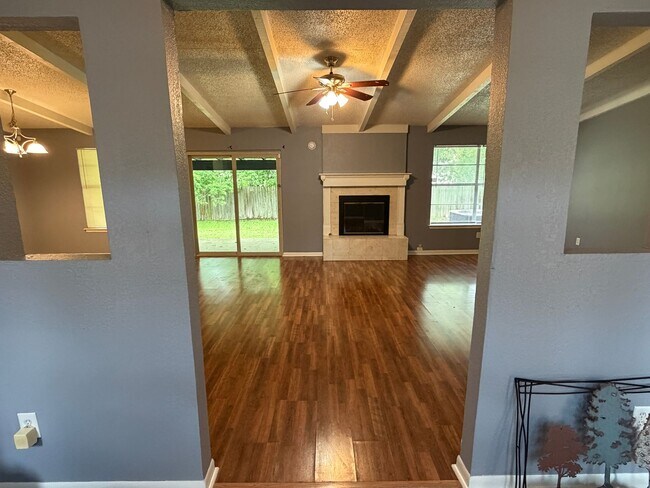 Building Photo - Jasper Heights - 3 bedroom beauty!