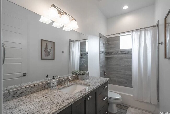 Building Photo - PETS ALLOWED!  Spacious & Modern 3-Bedroom Home for Rent Near Sand Hollow Reservoir