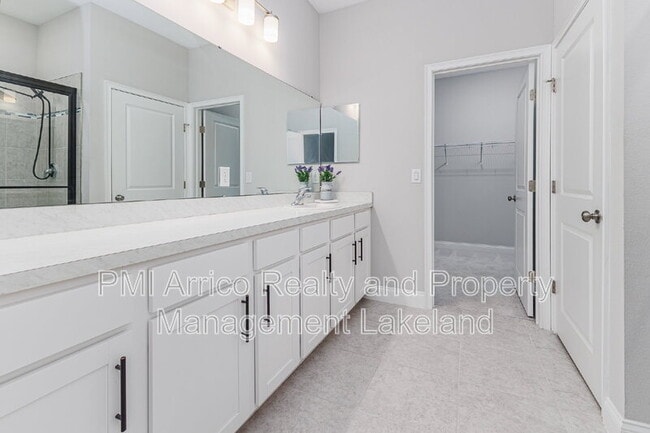 Building Photo - 2609 Village Lakes Blvd