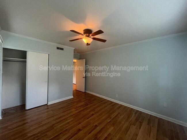 Building Photo - 1401 E 34th St