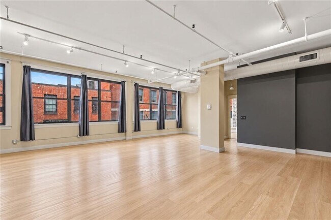 Building Photo - 62 Orange St