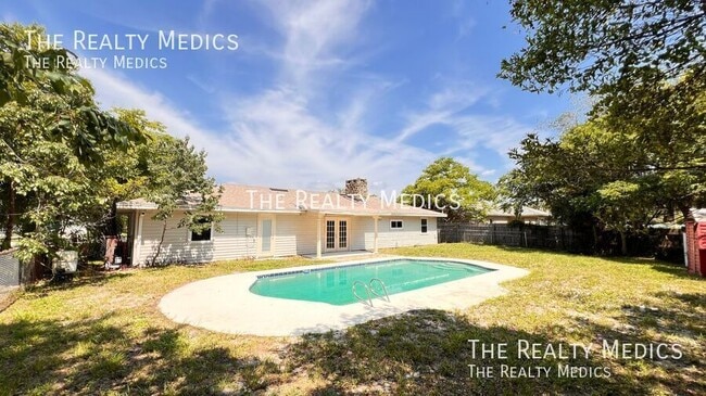 Building Photo - 1073 Leeward Dr