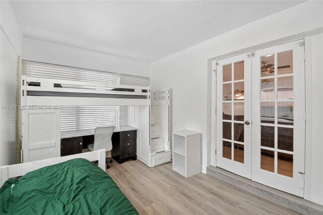 Building Photo - 554 NW 46th St