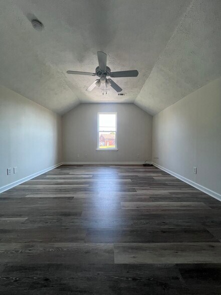 Building Photo - 141 S Birchwood Dr