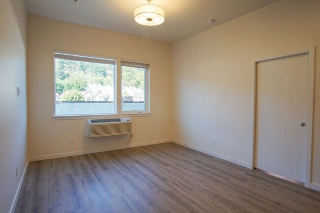 Building Photo - Top Floor John's Landing-Modern, Spacious ...