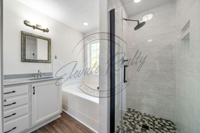 Building Photo - Charming 3-Bedroom Home with Bonus Room, F...