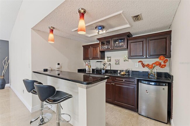 Building Photo - 6513 Thoroughbred Loop