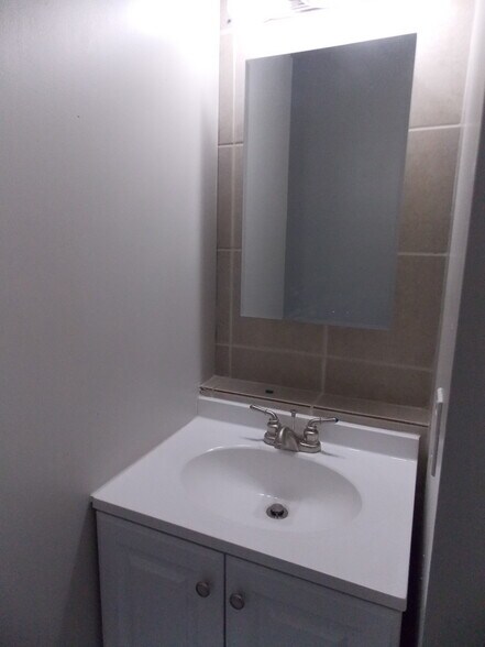 Bathroom - 1001 W Fayette St