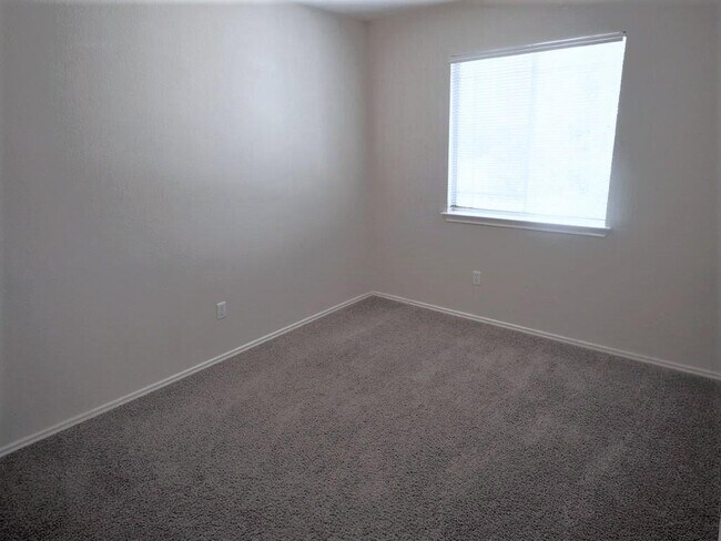 Building Photo - 1705 Honey Creek Ln