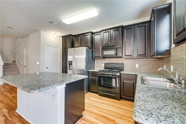 Building Photo - 413 N Heatherwilde Blvd
