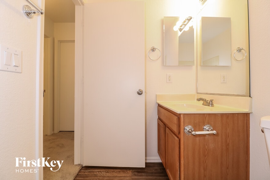 Building Photo - 16687 W Culver St