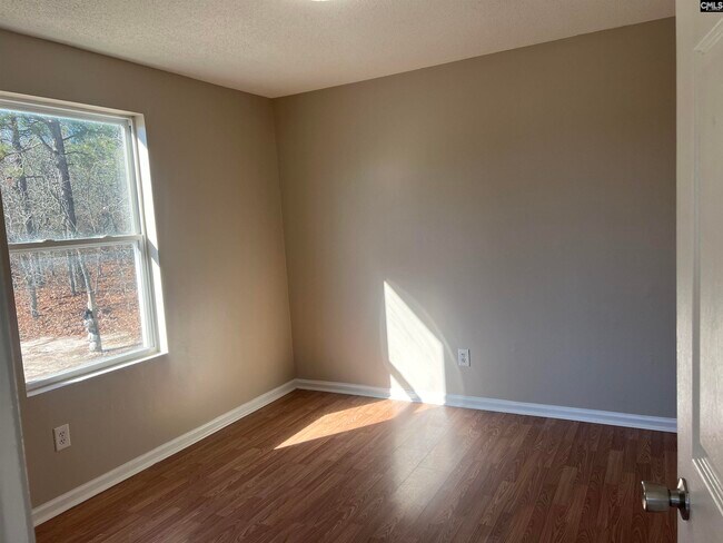 Building Photo - 499 Bushberry Rd