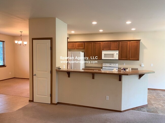 Building Photo - 912 Grinnell Ave SW