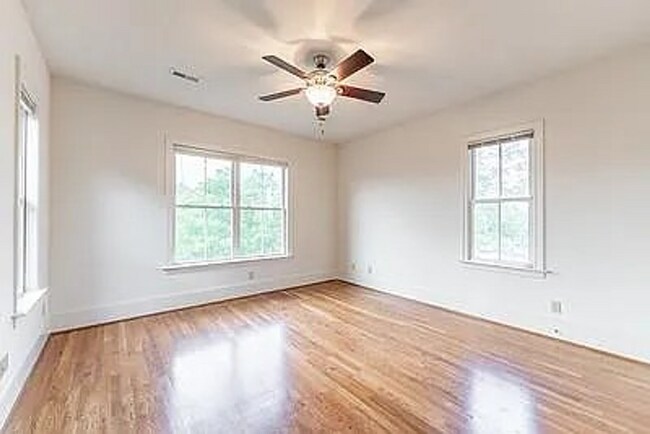 Building Photo - Beautiful 3bd 3bath home!