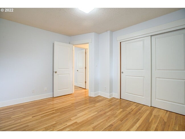 Building Photo - Lovely Ranch style home with park like rear fenced yard, Commonwealth lake Park just around the c...