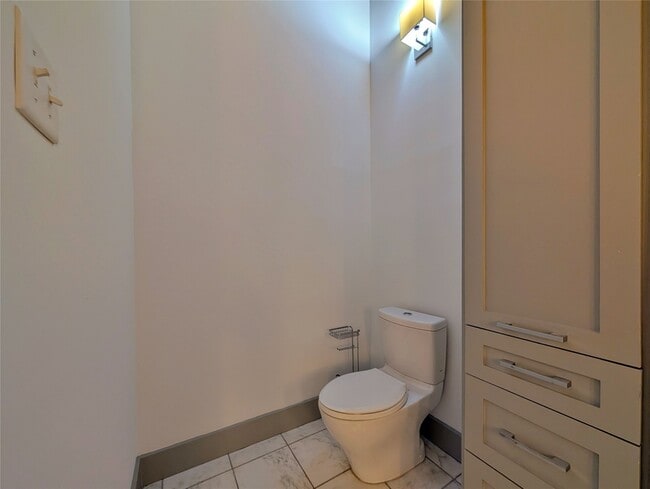 Building Photo - 2400 Mechanic St