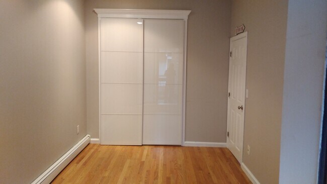 Building Photo - 390 Riverway