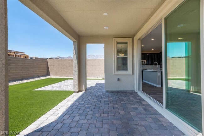 Building Photo - 747 Foreign Reef Wy