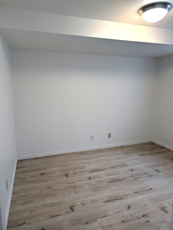 Building Photo - 1643 Willowbrook Dr