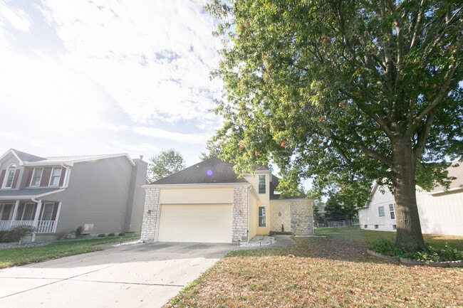 Building Photo - 618 Chaucer Ln