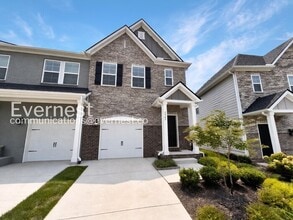 Building Photo - 3 Bed/2.5 Bath Townhome with Garage / Pet-Friendly / Available Now!