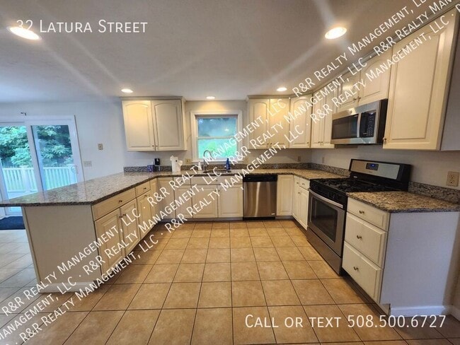 Building Photo - 32 Latura St