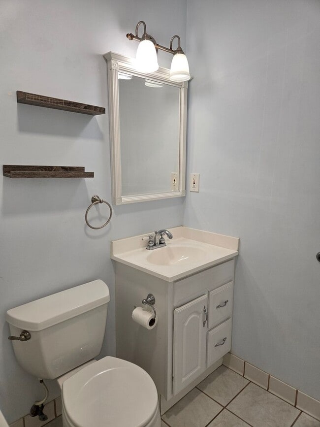 Building Photo - Move In Ready!