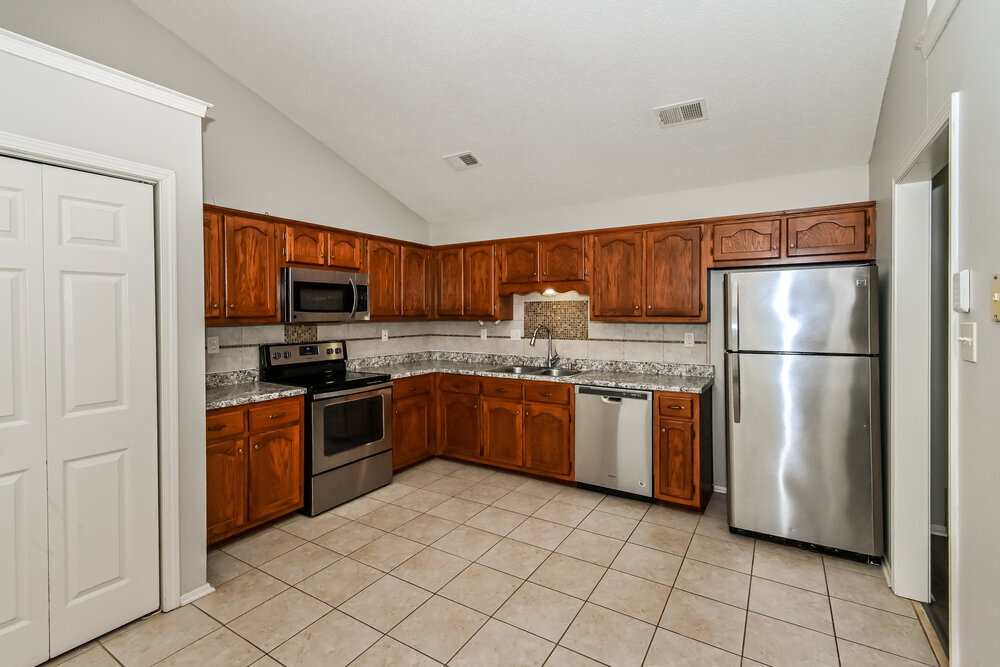 Building Photo - 6314 Oak Run Dr E